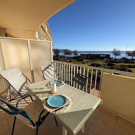 En Bord De Avec Terrasse Et Parking - Fr-1-816-38 *