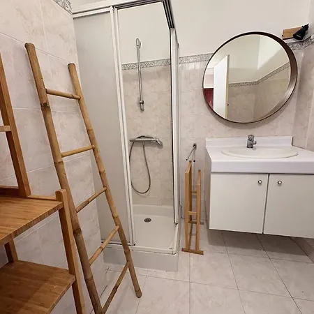 Apartment En Bord De Avec Terrasse Et Parking - Fr-1-816-38