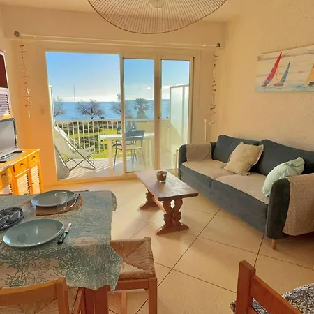 En Bord De Avec Terrasse Et Parking * Le Lavandou