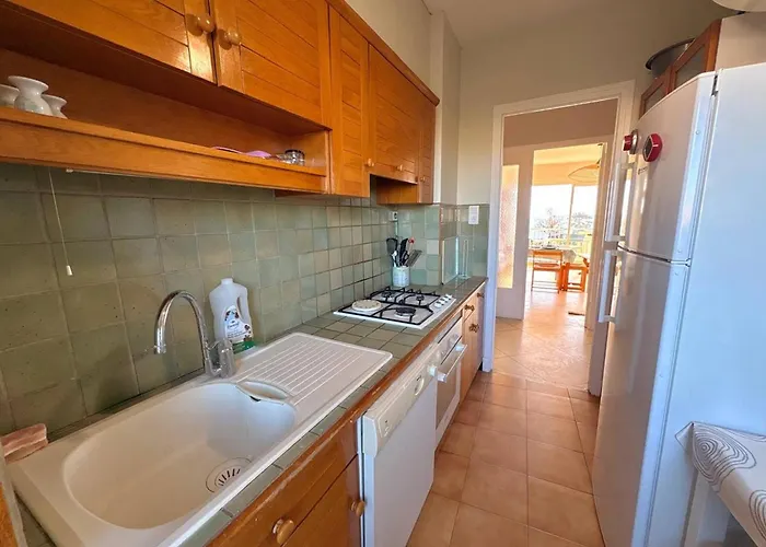 En Bord De Avec Terrasse Et Parking - Fr-1-816-38 *