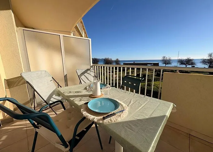 En Bord De Avec Terrasse Et Parking - Fr-1-816-38 *